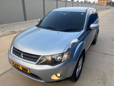 *MITSUBISHI OUTLANDER .(DNK)/4×4*