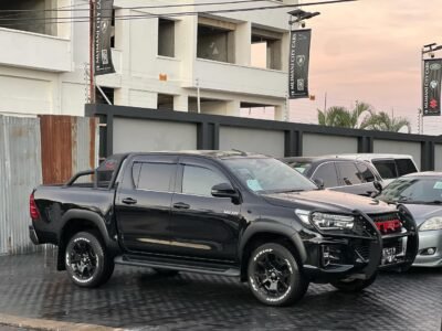 TOYOTA HILUX 2.4