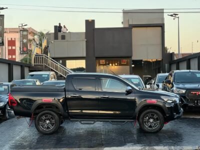 TOYOTA HILUX DOUBLE CABIN