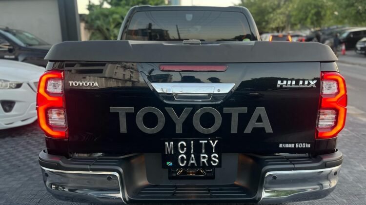 TOYOTA HILUX DOUBLE CABIN