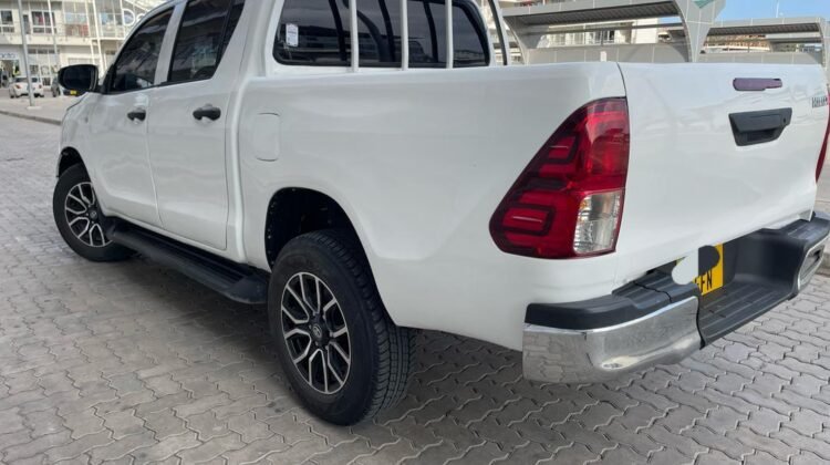 INAUZWA TOYOTA HILUX PRICE TAG 68