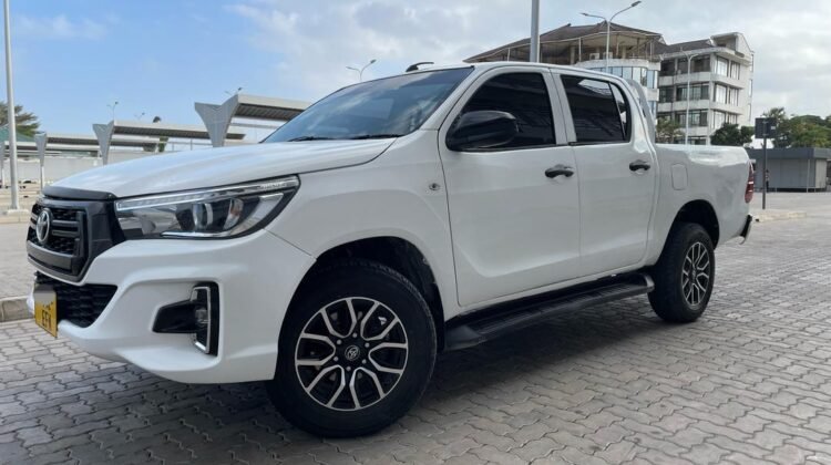 INAUZWA TOYOTA HILUX PRICE TAG 68